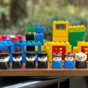 1977 LEGO Duplo Original 43-PC bundle w/ 8 Minifigs